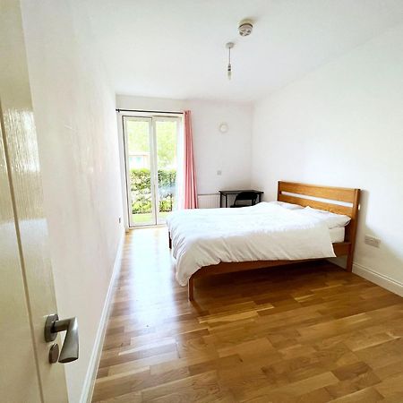 Bedroom 2, Queens Road London Kültér fotó